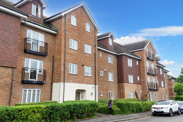 Flat for sale in Lumley Road, Horley