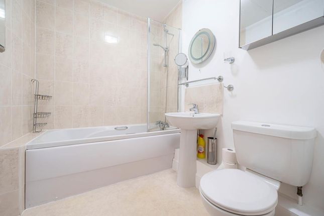 Flat for sale in Basingstoke, Hampshire