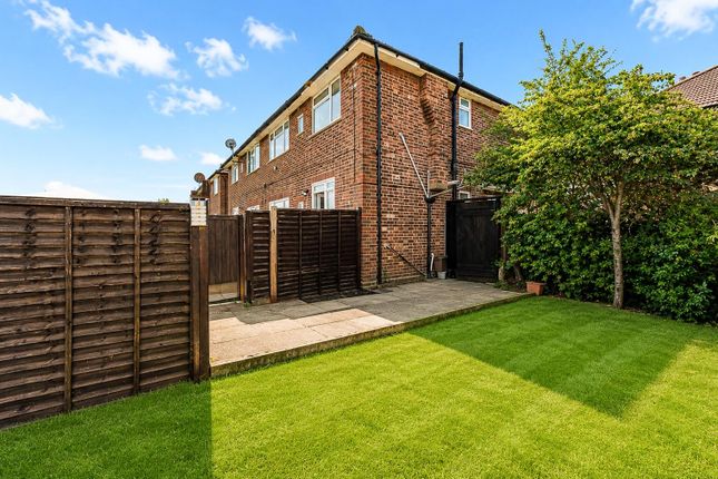 5, East Close, Enfield photo 4