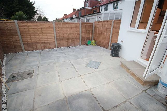 Flat 3, 301 Kingsbury Road, London photo 5
