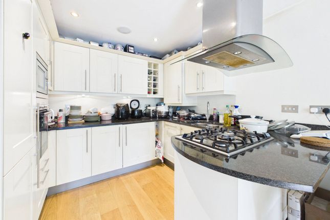Apartment 4, Carpenters House,, Hampton Court Road, East Molesey photo 2