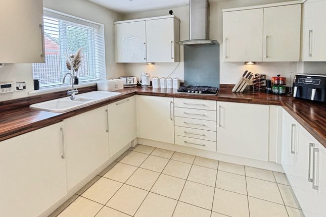 143, Jubilee Close, Cherry Willingham photo 3