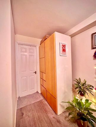 10, Penrith Close, London photo 4
