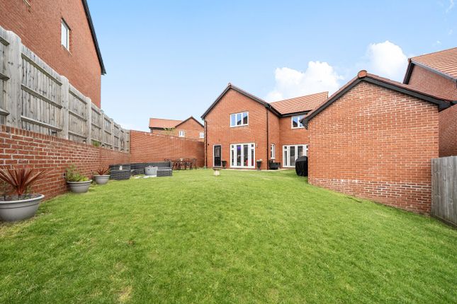 30, Lavender Avenue, Gloucester photo 3