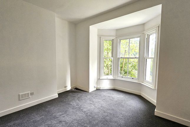 Flat Flat 2, 32, Hamlet Road, Crystal Palace photo 2