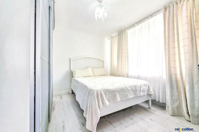49 Hydefield Close, London photo 4