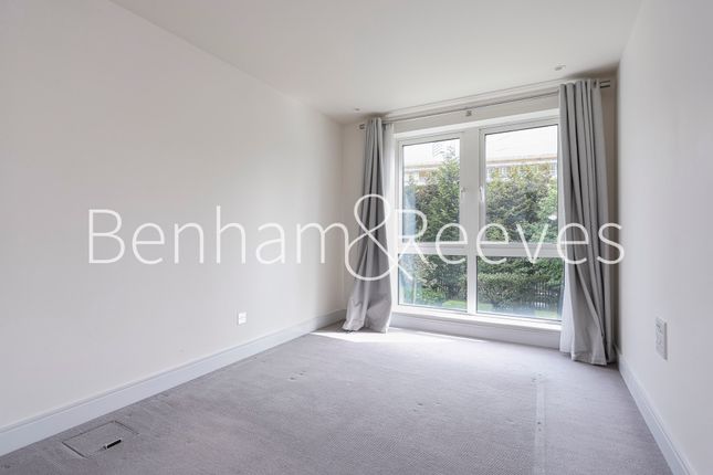 Thumbnail Flat to rent in Park Street, Fulham