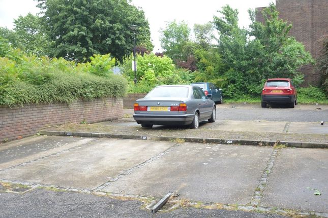 Parking/garage for sale in Augustus Close, Brentford