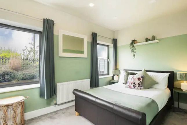 Flat to rent in Milton House, Station Yard