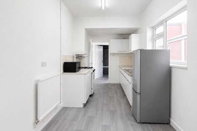 39 Wood Hill, Leicester photo 2