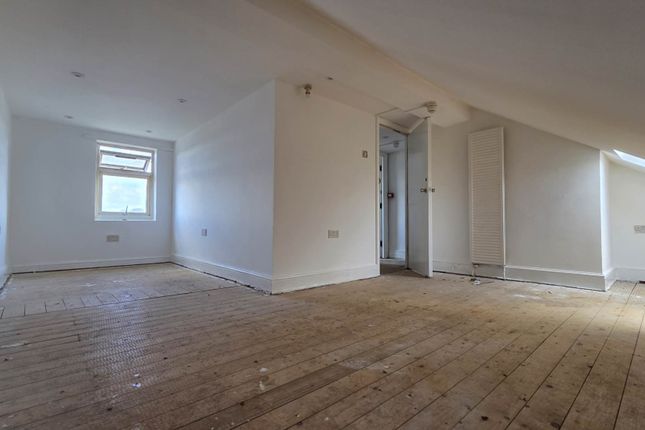 114, Sibley Grove, London photo 3