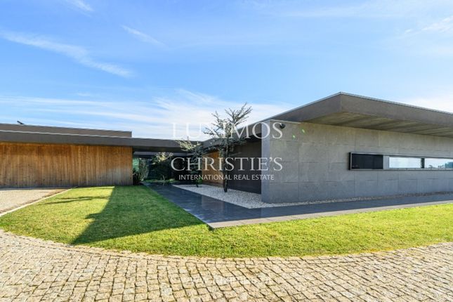 Villa for sale in 4560 Penafiel, Portugal