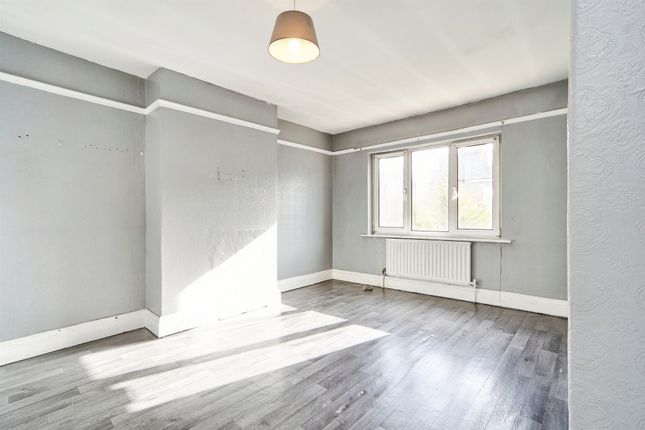 27, Highfield Road, Bradford photo 4