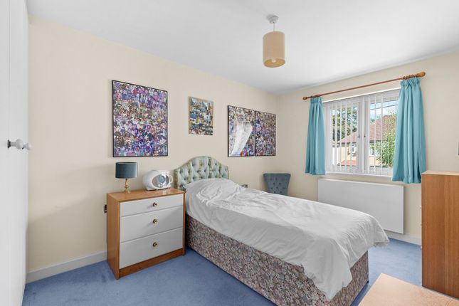Flat 11, Summersbee Court, Thame photo 4