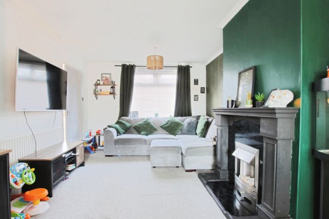 6, Hales Crescent, Hull photo 2