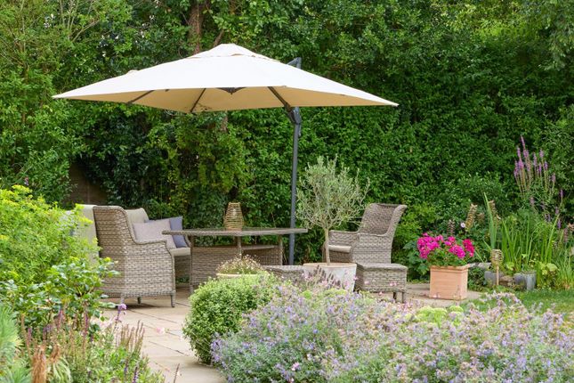 24 Queen Edith's Way 0408250050.Jpg