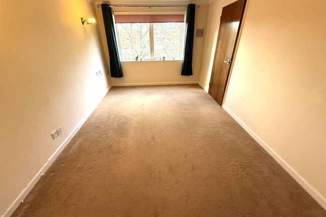 10, Pine Tree Glen, Bournemouth photo 2