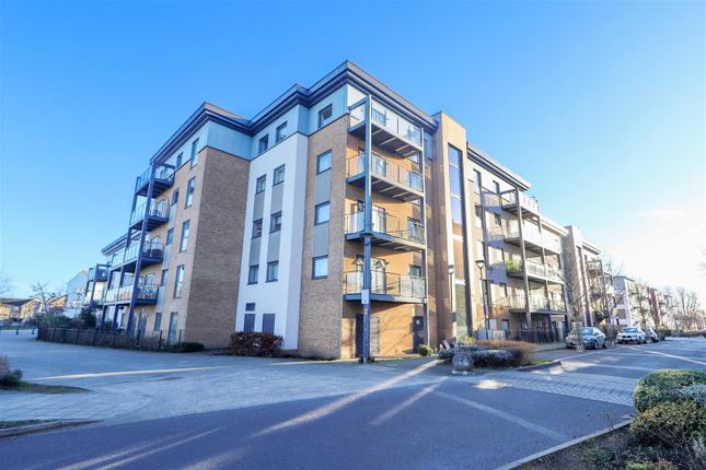 Thumbnail Flat for sale in Clovelly Court, 10 Wintergreen Boulevard, West Drayton