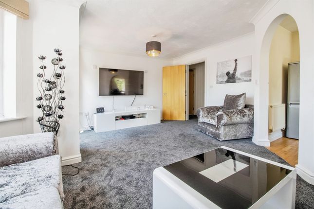 Flat for sale in Ladybower Close, Upton, Wirral