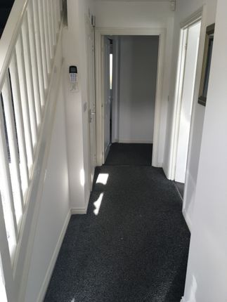 17, Imperial Way, Manchester photo 4