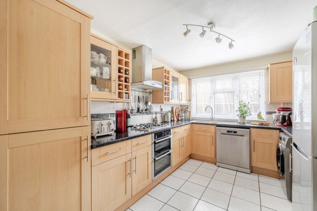 169, Lakeside, Woking photo 4
