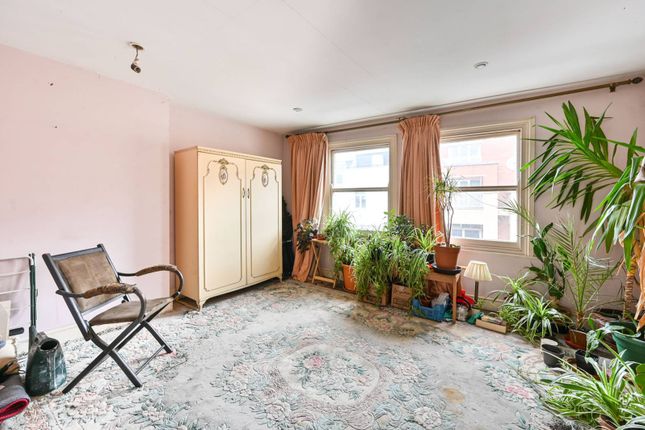 Flat for sale in High Road, Willesden Green, London