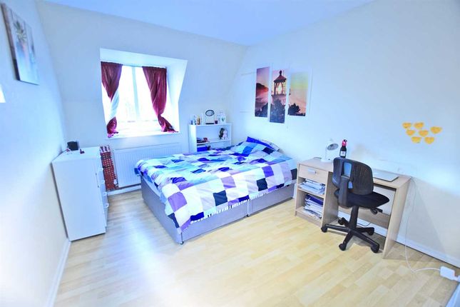 Room to rent in Orchardson Street, London