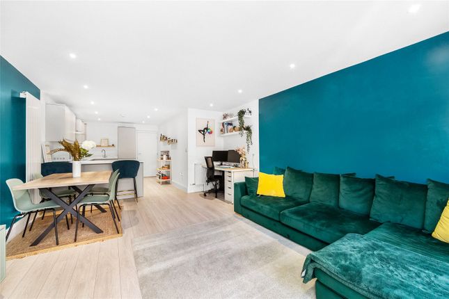 Flat for sale in Brighton Road, Coulsdon