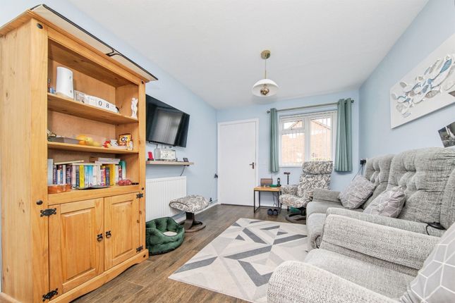 39, Elmden Court, Clacton-On-Sea photo 2