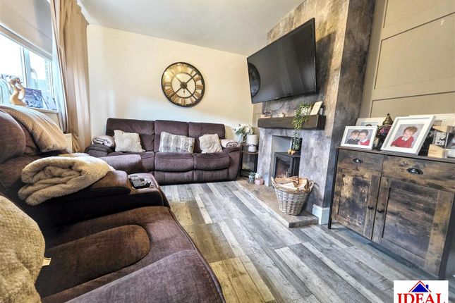 2, Willow Road, Campsall, Doncaster photo 3