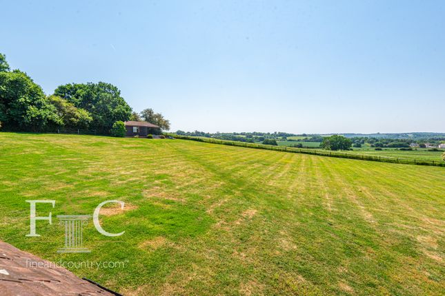 Country house for sale in Hamlet Hill, Roydon, Essex