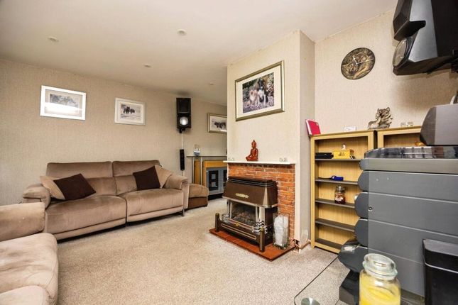 44, Priors Croft, Surrey photo 4