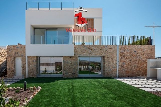 Villa for sale in Carretera Montesinos - Algorfa, Km 3, 03169 Algorfa, Alicante, Spain