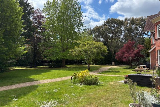 6, Knightwood Court, Brockenhurst photo 2