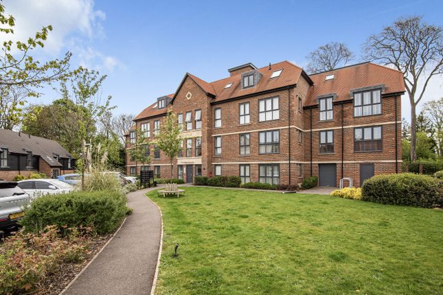 Thumbnail Flat for sale in York House, Dunstable, Bedfordshire