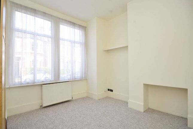 Thumbnail Flat to rent in Taybridge Road, Clapham Common North Side, London