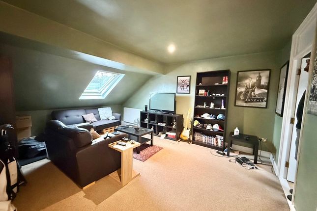 74, Northcott, Bracknell photo 3