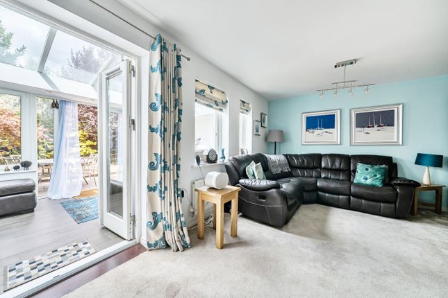 11, Austin Way, Berkshire photo 4