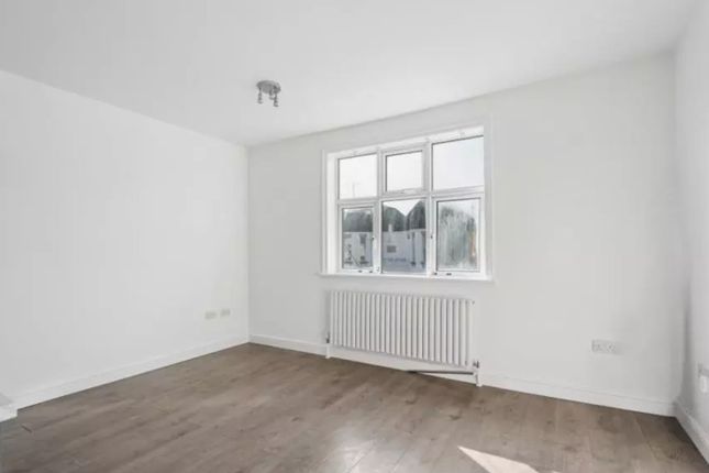 Flat 4, Nook Apts, London photo 3