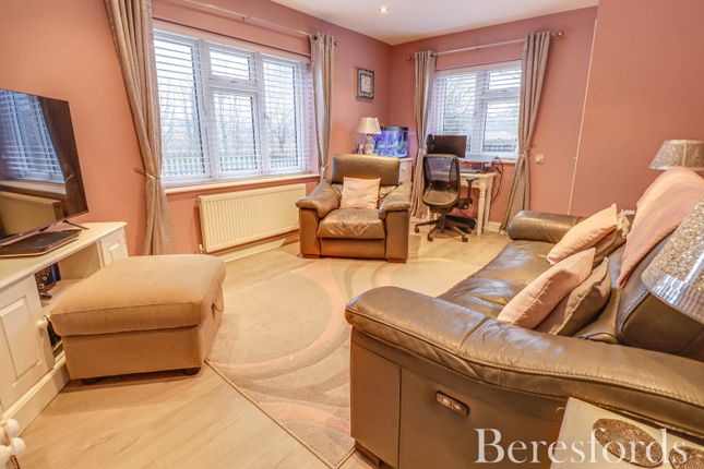 2, Pondfield Lane, Essex photo 3