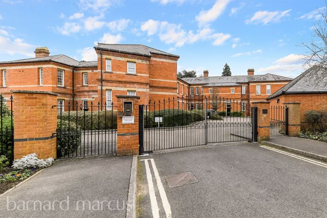 Flat for sale in Sandy Mead, Epsom