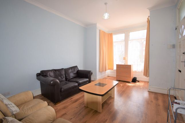 Thumbnail Flat to rent in Mayfair Avenue, Cranbrook, Ilford