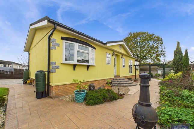 2-bed caravan on 15 Lonsborough Gardens, Oakham, £175,000