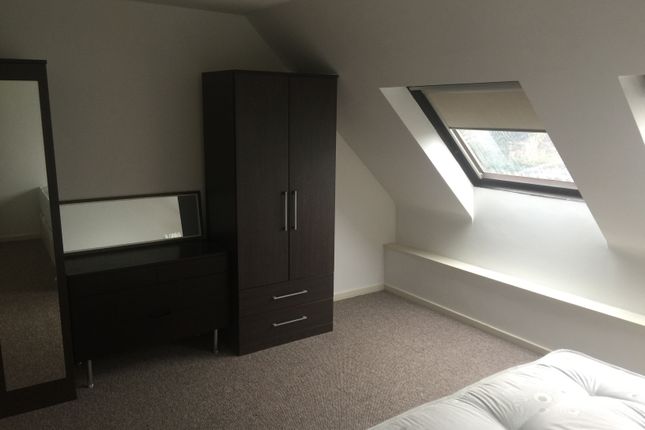 12, Rotterdam Drive, London photo 4