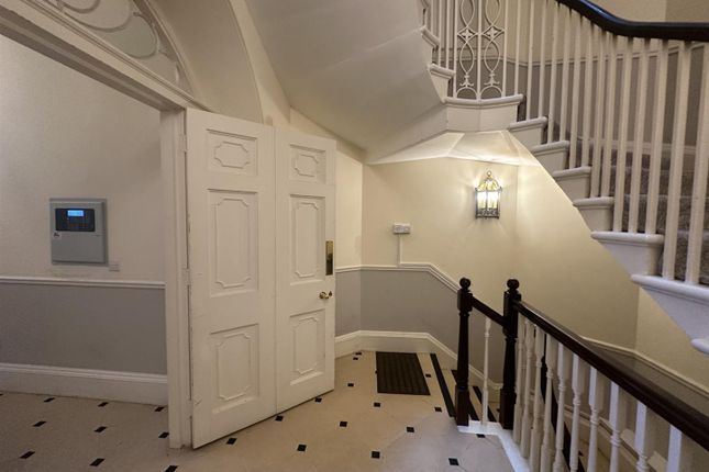 Flat 4, 10, Laura Place, Bath photo 3