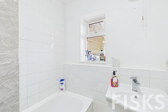 16, Moss Drive, Basildon photo 4
