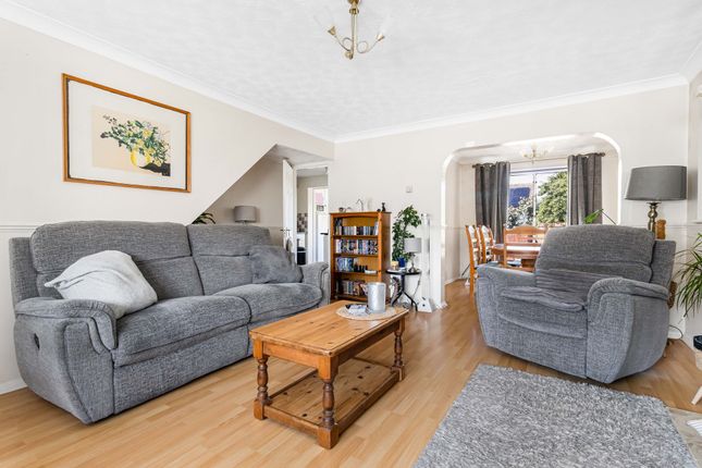 3 Muriel Close, Ipswich photo 4