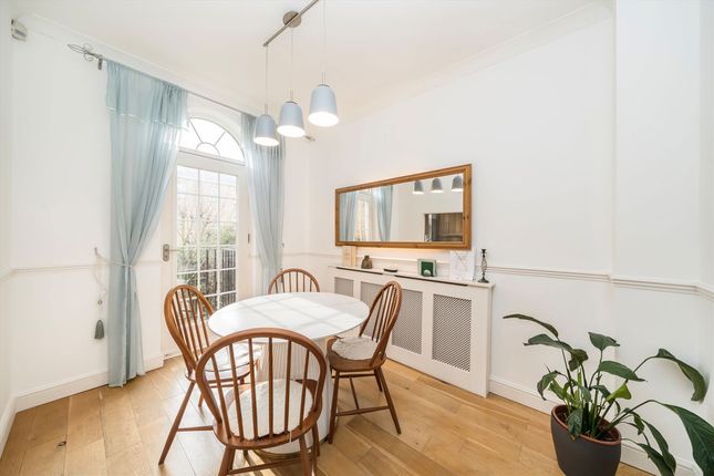 8, Sovereign Crescent, London photo 4
