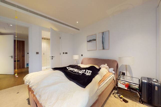 Flat to rent in Belvedere Row Apartments, White City
