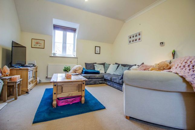 2 Ursa Way, Swindon photo 2